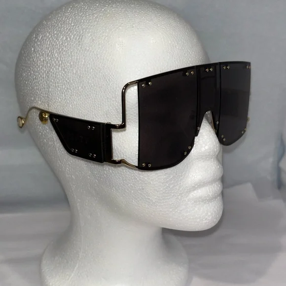 Fenty Blockt Sunglasses - Picture 2 of 6
